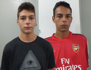 Ian Fonseca Rodrigues, de 18 anos e Erick Cristian Rodrigues, de 19 anos . Foto: 4ª Cia de Itapema