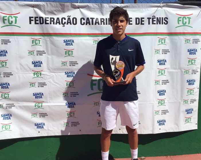 Eduardo Ribeiro é campeão da etapa de Brasília do Brasil Tennis