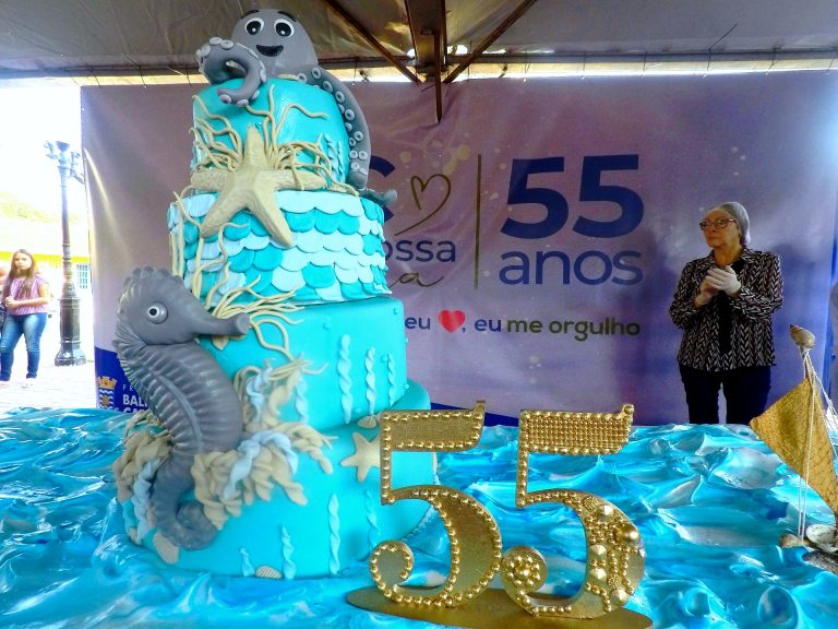 Corte de bolo abre a comemoração do aniversário de 55 anos de Balneário Camboriú