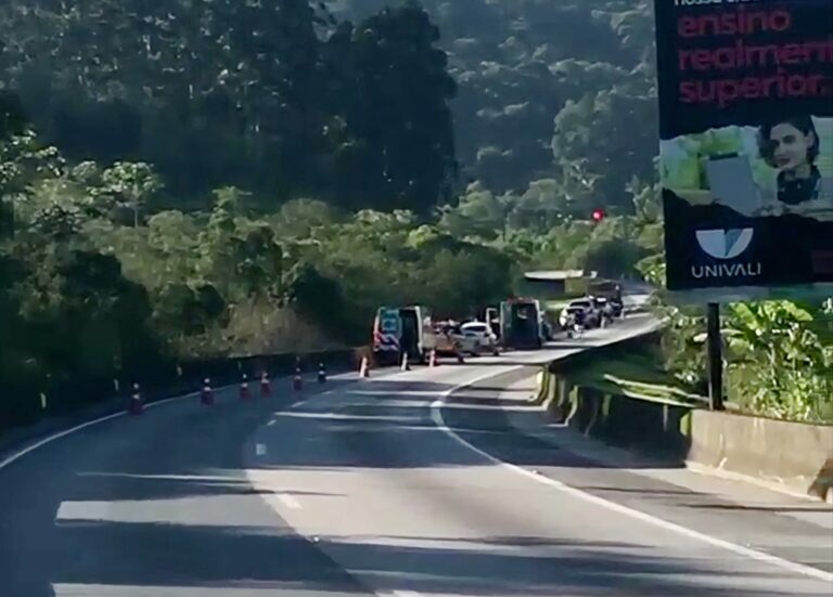 Homem morre e mulher fica ferida em acidente próximo ao túnel do Morro do Boi