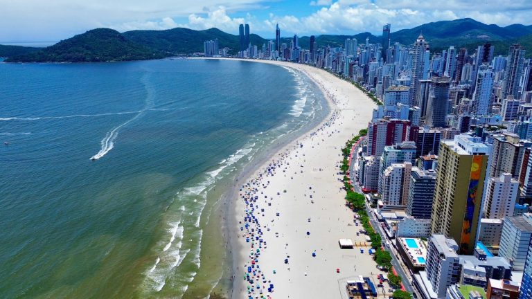 Relatório da Emasa indica todos os pontos da Praia Central como próprios para banho