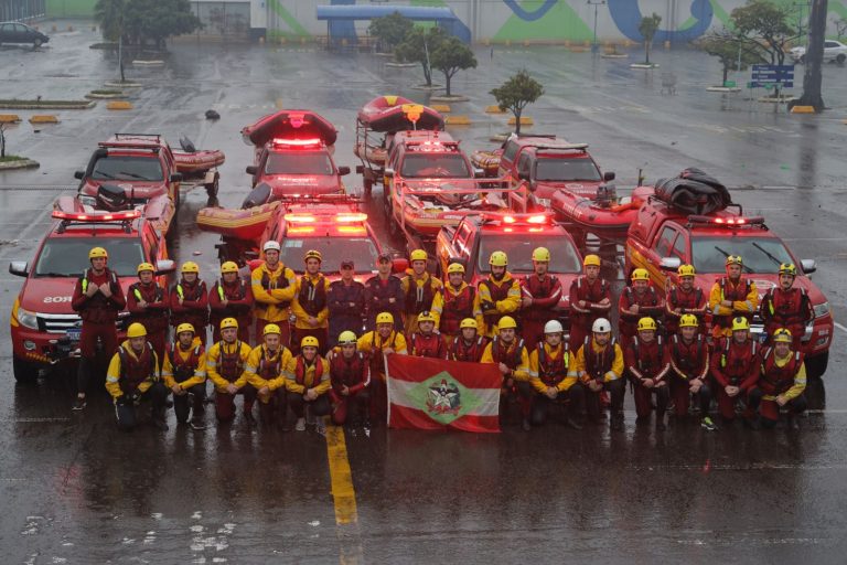 Governo de SC envia novas equipes do Corpo de Bombeiros Militar para o RS