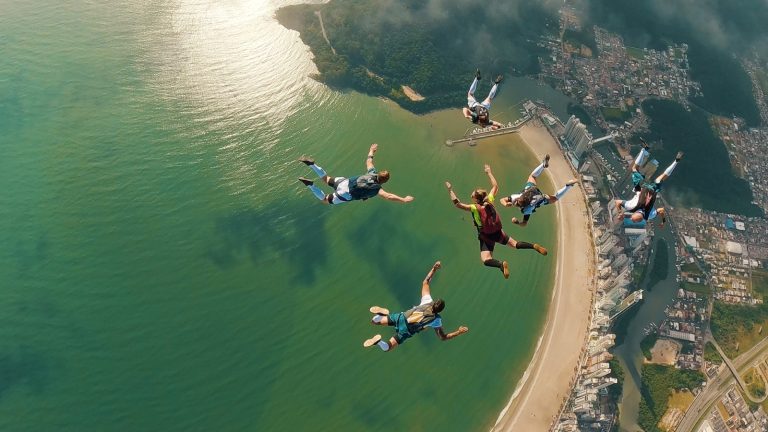 Balneário Camboriú sedia a partida de futebol mais alta do mundo