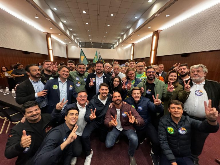 Eduardo Bolsonaro reforça apoio ao irmão e a Peeter em evento em Balneário Camboriú