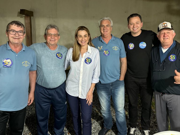 Juliana Pavan assina compromisso para preservação das canchas de bocha na Praia Central