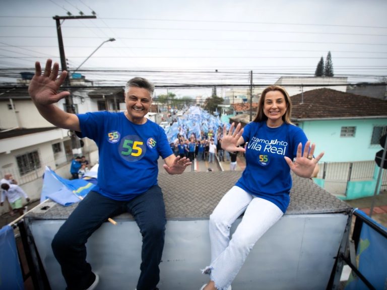 Caminhada de Juliana Pavan e Nilson Probst percorre bairros Iate Clube e Vila Real