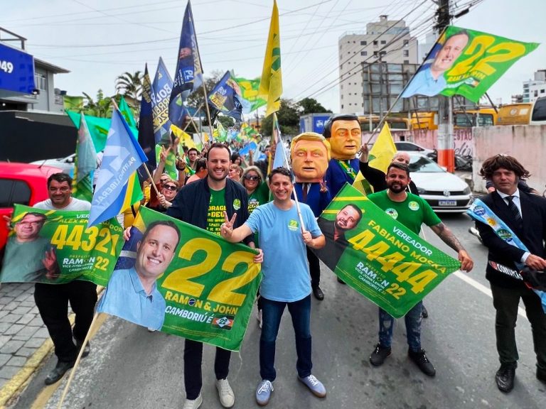 Grande caminhada de Ramon Jacob e John Lenon mobilizou apoiadores em Camboriú