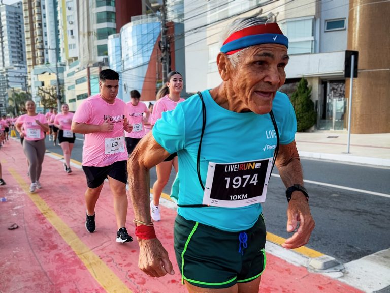 Balneário Camboriú sedia corrida de rua com participação de maratonista de 91 anos